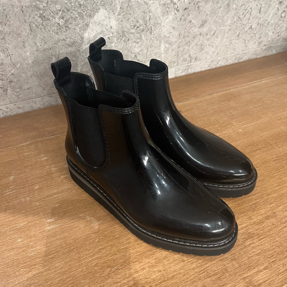 Black Steve Madden Chelsea Boots
